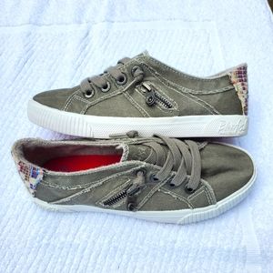 💕Girls Blowfish Malibu Canvas Shoes Size 3